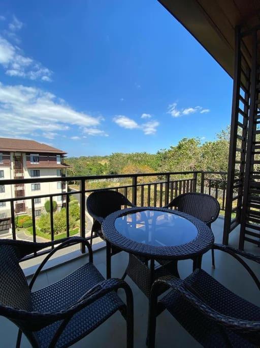 Appartement Anvaya Cove Penthouse Unit 10-2 Br. à Morong  Extérieur photo
